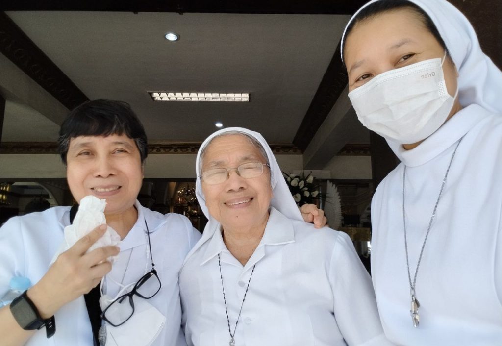 With-Sr.-Yolanda-Moquette-and-Sr.-Anita-learning-to-be-a-good-missionary